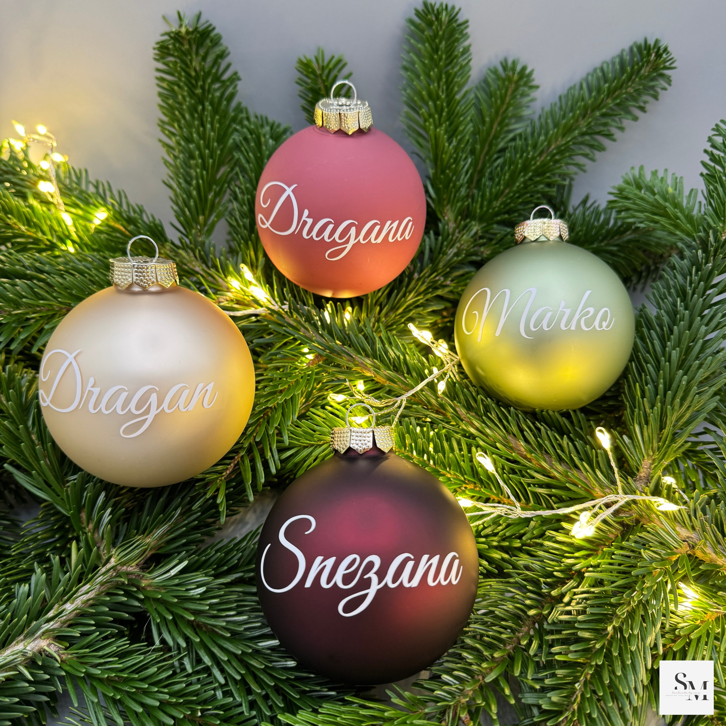 Personalisierte Weihnachtskugeln mit Namen | Christbaumkugeln | Kleines Geschenk Weihnachten | Baumschmuck personalisiert | Ornamente | 8 cm