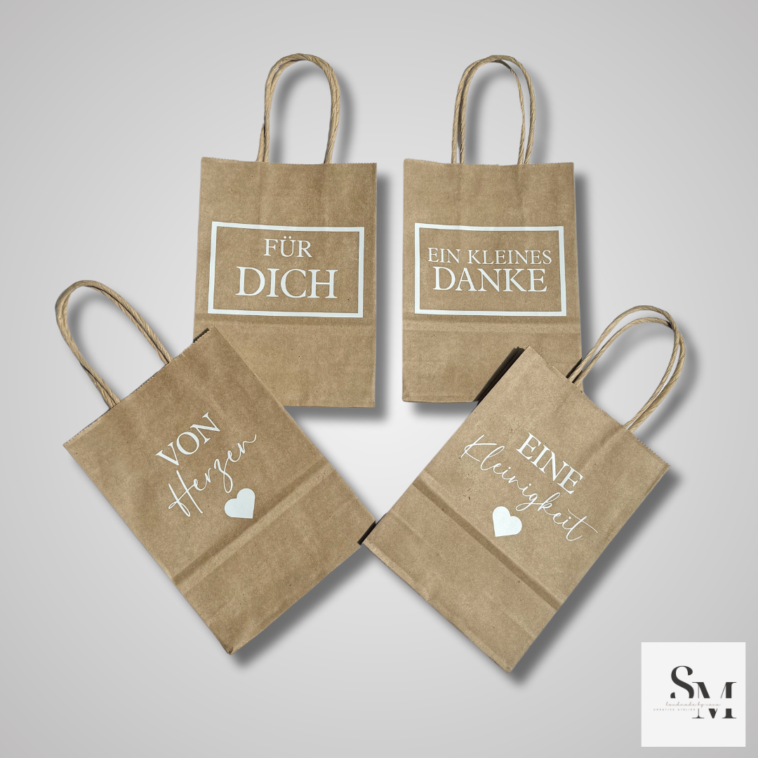 Kleine Papier Geschenktüten mit Aufschrift | Perfekt für Gastgeschenke, Partys & Hochzeiten | 4 Stück | Perfekt für kleine Geschenke u. mehr