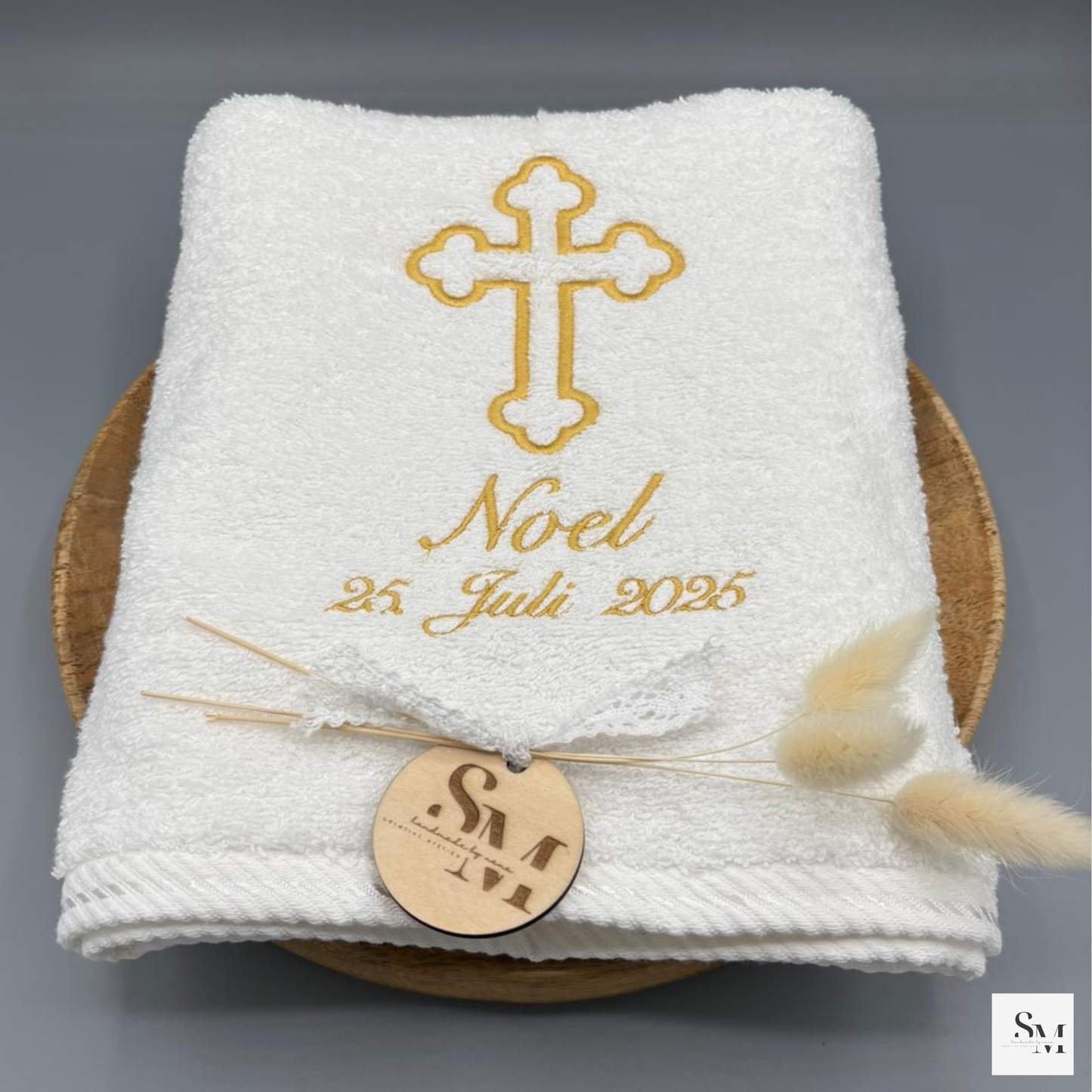 Taufhandtuch bestickt mit Kreuz | personalisiertes Handtuch zur Taufe, Geschenk Taufe Mädchen & Junge, christliche Tauferinnerung, Baby