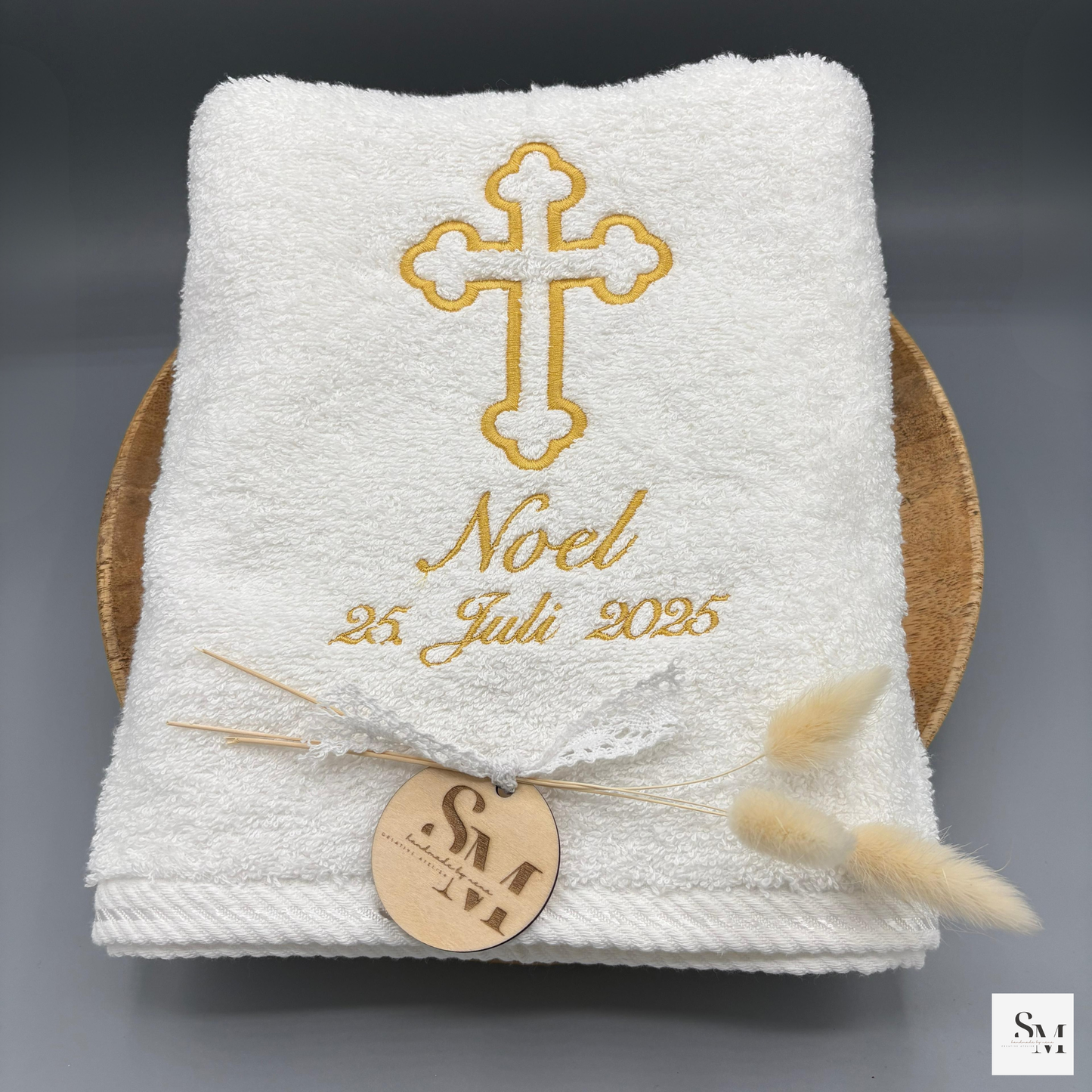 Taufhandtuch bestickt mit Kreuz | personalisiertes Handtuch zur Taufe, Geschenk Taufe Mädchen & Junge, christliche Tauferinnerung, Baby
