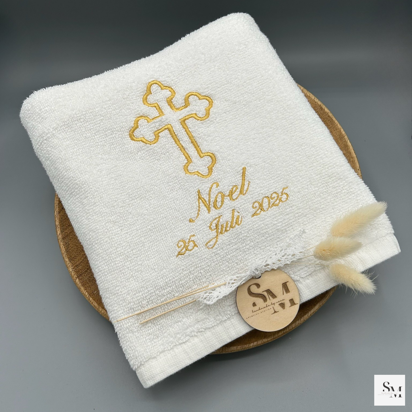 Taufhandtuch bestickt mit Kreuz | personalisiertes Handtuch zur Taufe, Geschenk Taufe Mädchen & Junge, christliche Tauferinnerung, Baby
