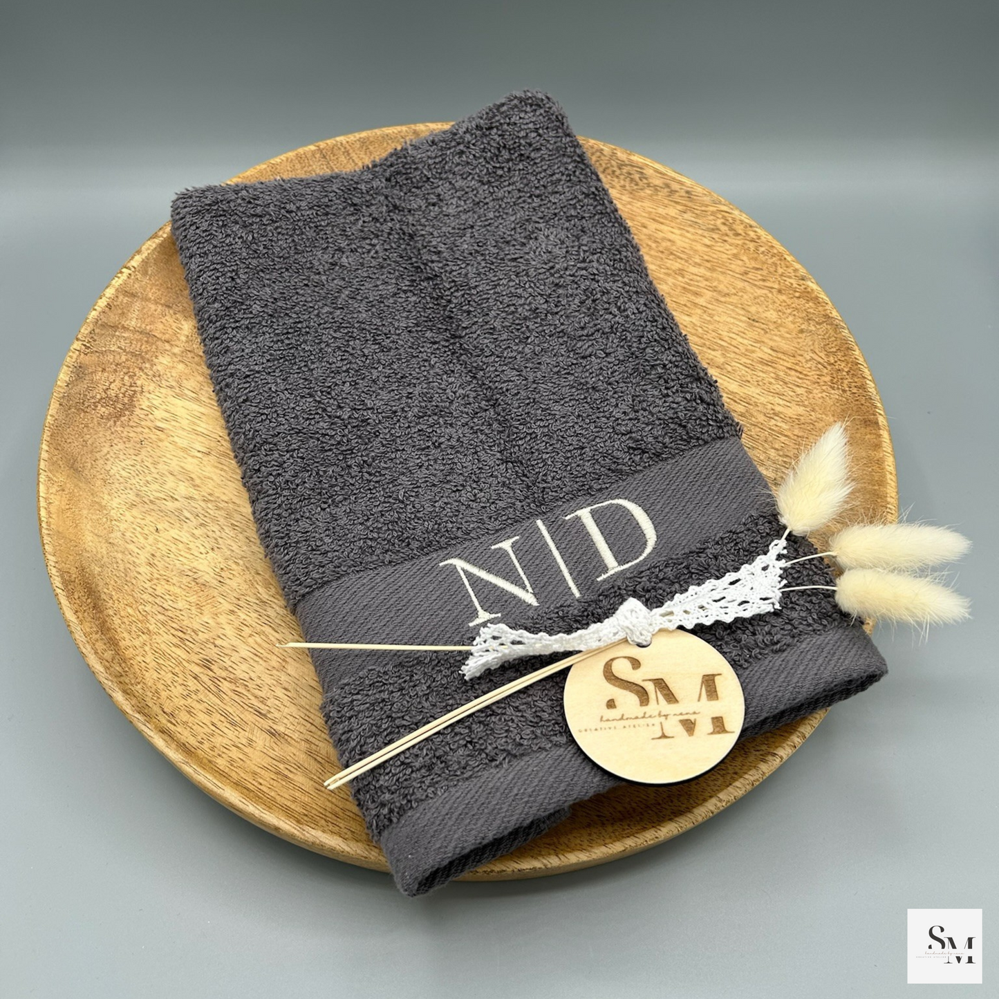 Personalisiertes Gästehandtuch bestickt | Monogramm "N | D" Initialen | Geschenk Geburtstag Hochzeit Einzug Weihnachten Taufe  | 30x50 cm