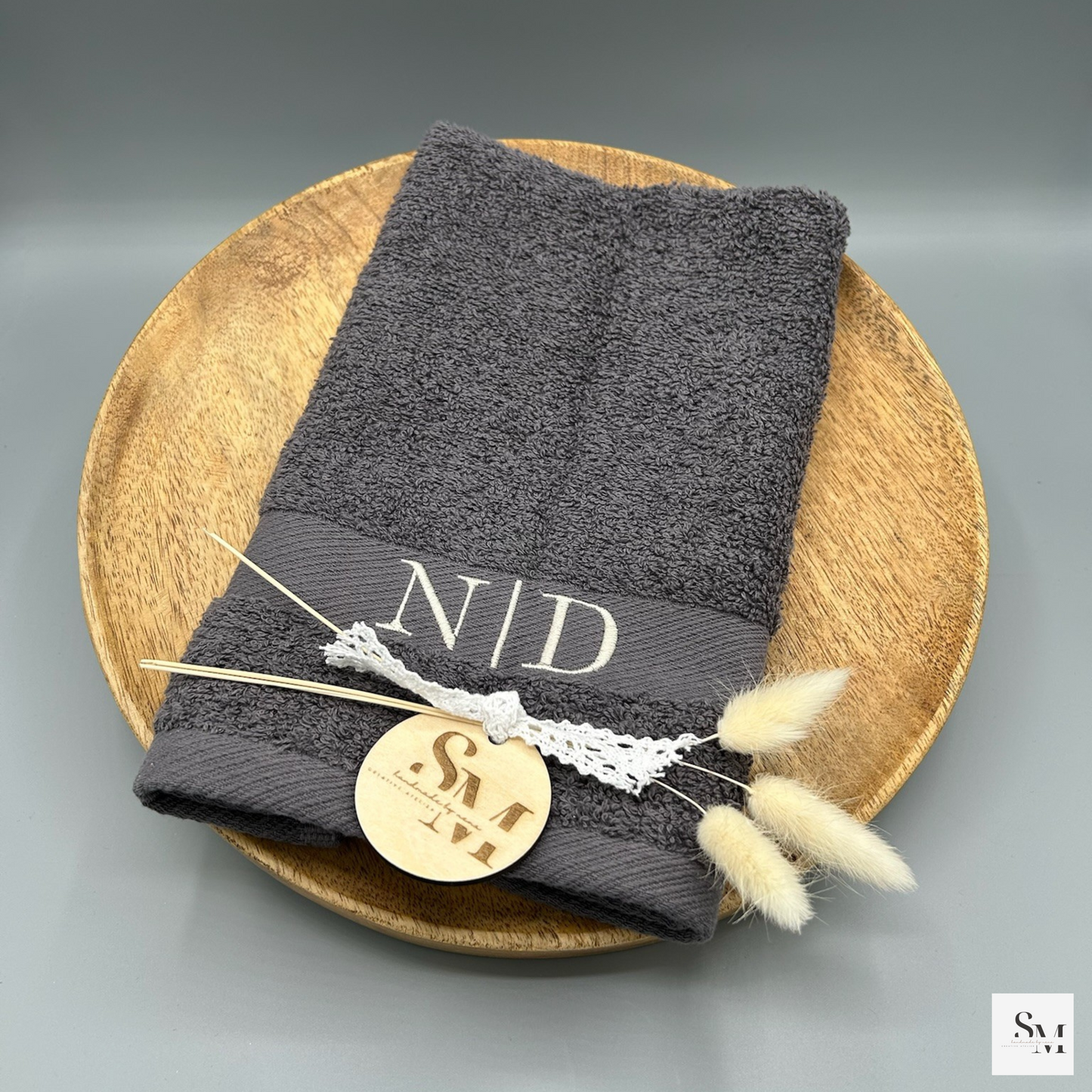 Personalisiertes Gästehandtuch bestickt | Monogramm "N | D" Initialen | Geschenk Geburtstag Hochzeit Einzug Weihnachten Taufe  | 30x50 cm