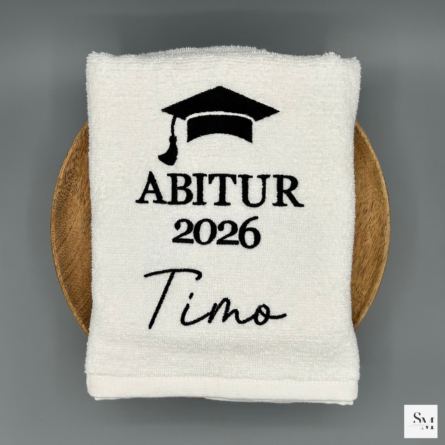 Abiturhandtuch bestickt mit Graduation Hut | personalisiertes Handtuch Abitur 2026 mit Name Geschenk Mädchen Junge Erinnerung Schulabschluss