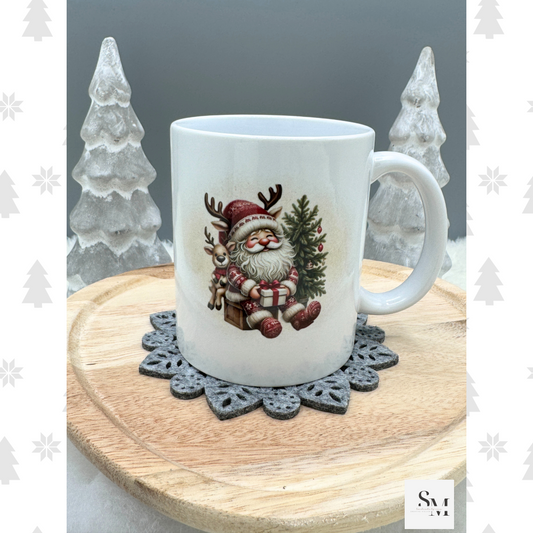 Weihnachtstasse "Kleiner Weihnachtsmann - Geschenk & Kranz"