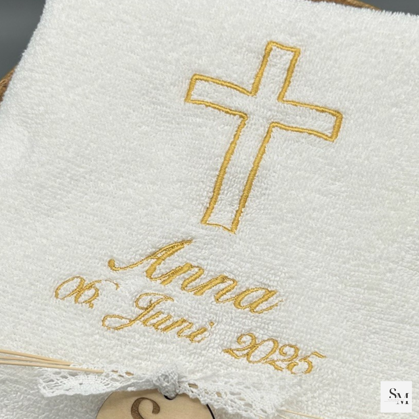 Taufhandtuch bestickt mit einfachem Kreuz | personalisiertes Kapuzenhandtuch zur Taufe Geschenk Taufe Mädchen & Junge christliche Erinnerung