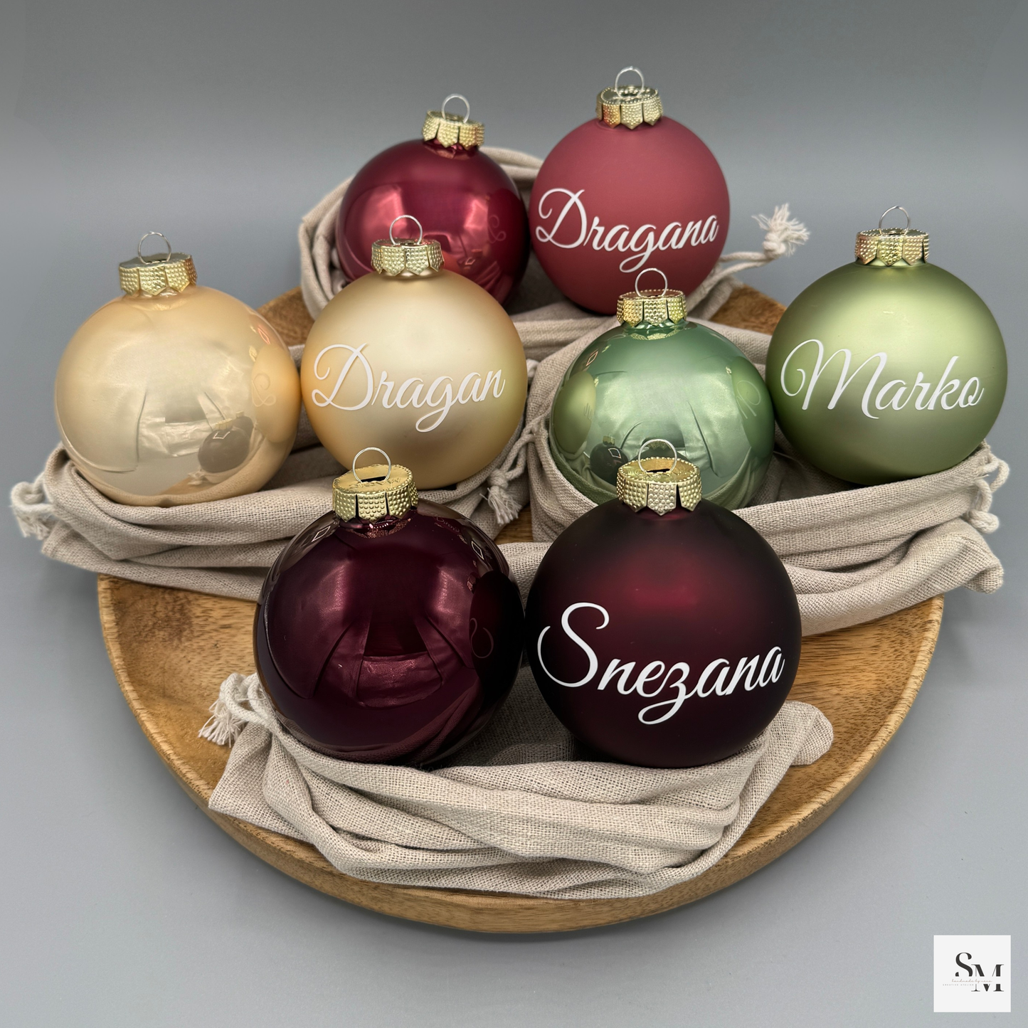 Personalisierte Weihnachtskugeln mit Namen | Christbaumkugeln | Kleines Geschenk Weihnachten | Baumschmuck personalisiert | Ornamente | 8 cm