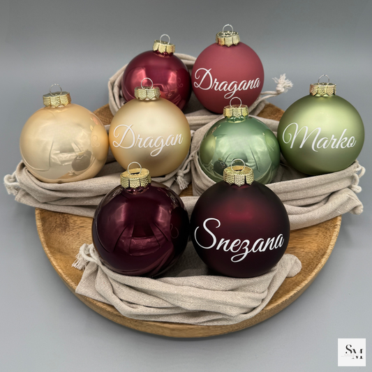 Personalisierte Weihnachtskugeln mit Namen | Christbaumkugeln | Kleines Geschenk Weihnachten | Baumschmuck personalisiert | Ornamente | 8 cm